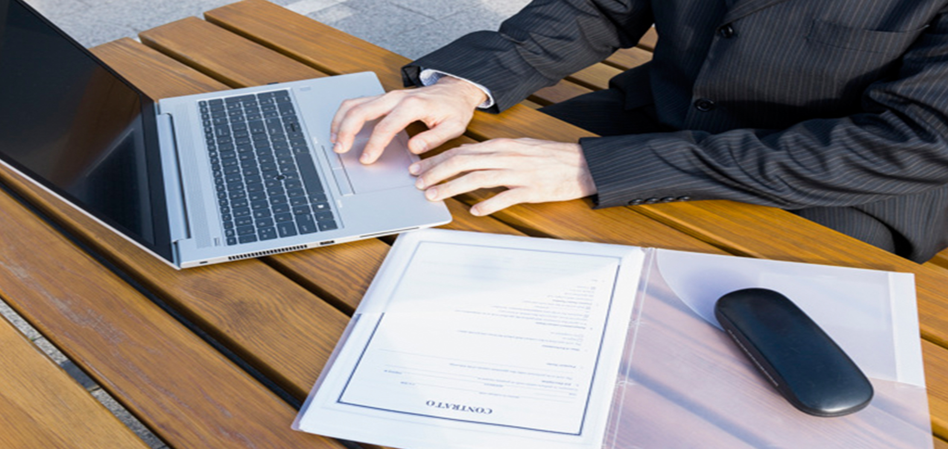 Responsabilidade pelas cobranças judiciais e extrajudiciais de clientes com operações em nível nacional, mediante procedimentos padronizados e sistemáticos que têm como suporte a estrutura de informática do escritório e a cobertura geográfica por intermédio de sua rede de correspondentes.